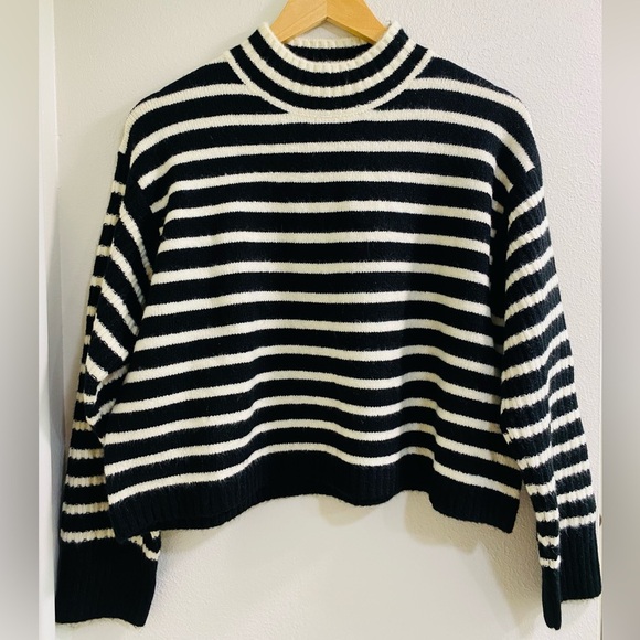 Becco Sweaters - Becco Black and White Striped Mockneck Sweater Size Small